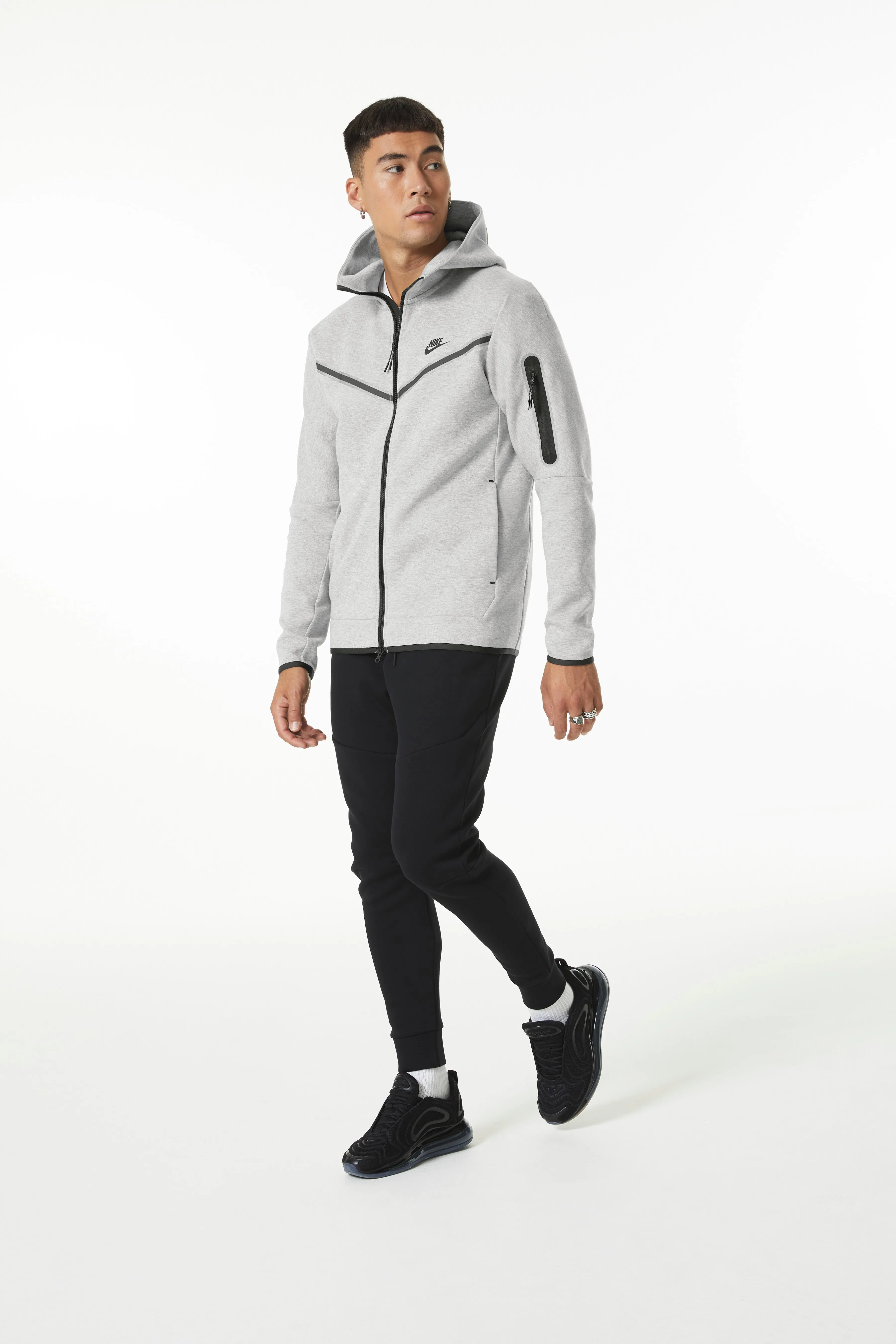 NIKE SPORTSWEAR TECH FLEECE