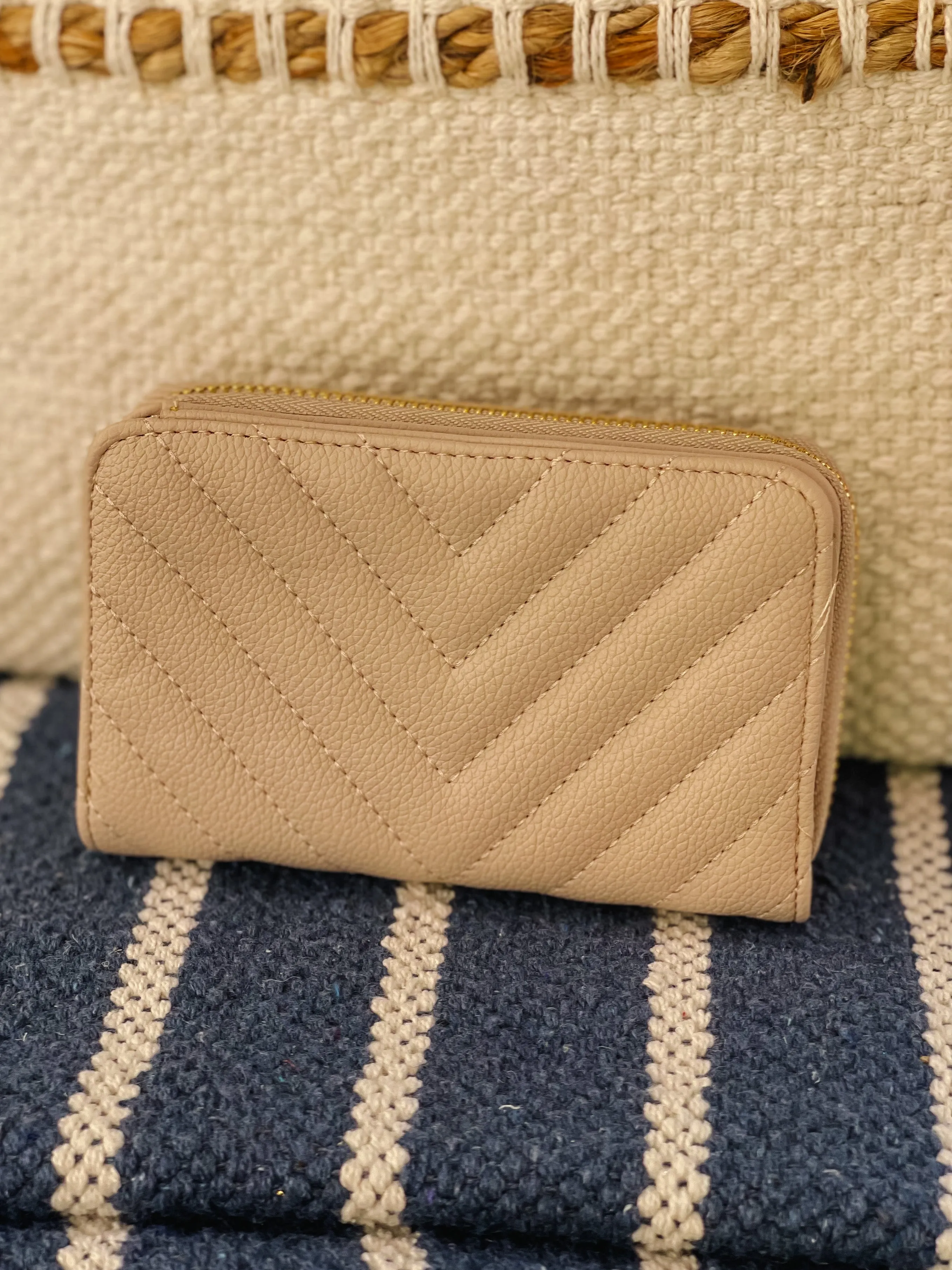 Veronica V Pattern Zipper Wallet